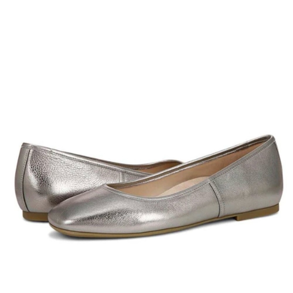 NIB Vionic Orinda 2 Women's Pewter Leather Flats
Size 8.5